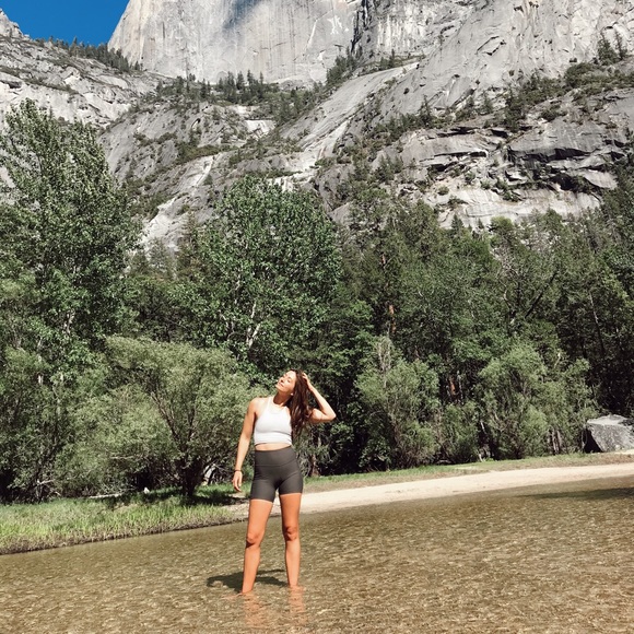 Meet your Posher, Emily - Picture 2 of 6